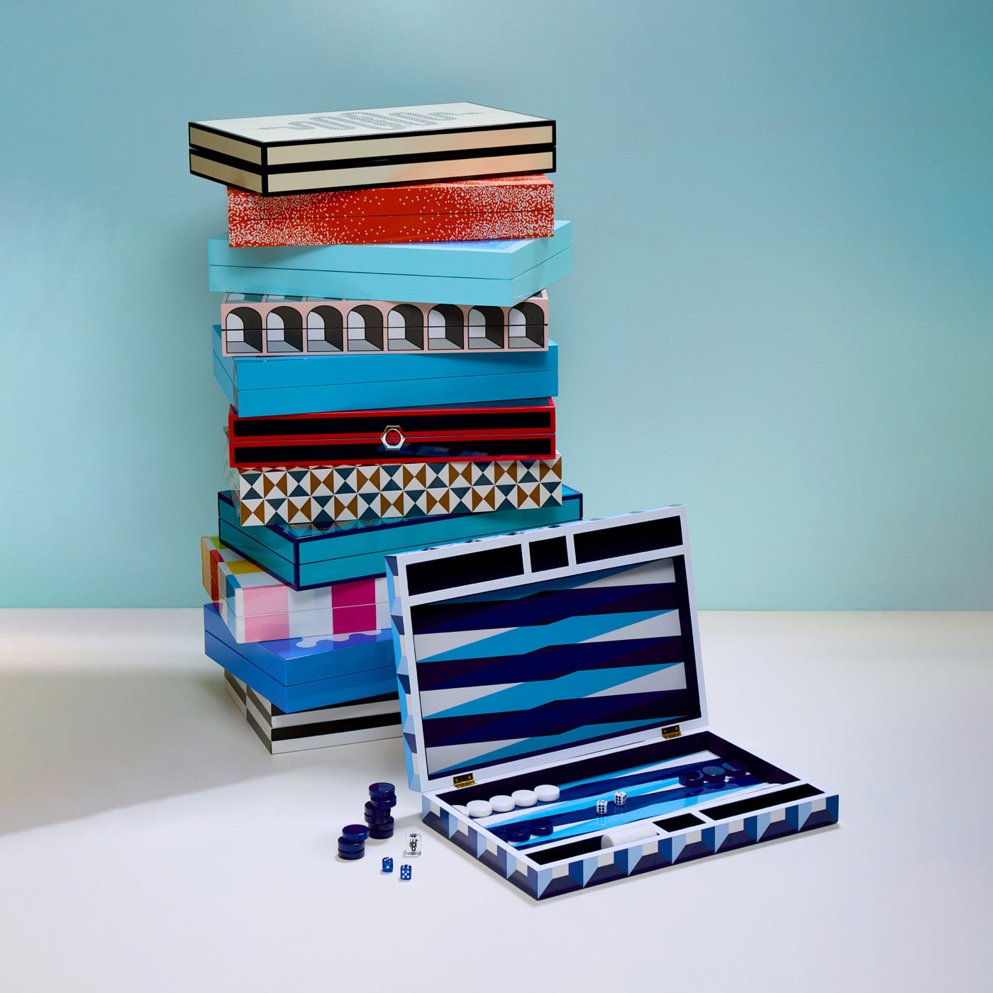 sorrento backgammon set lacquer blue closed - angle view