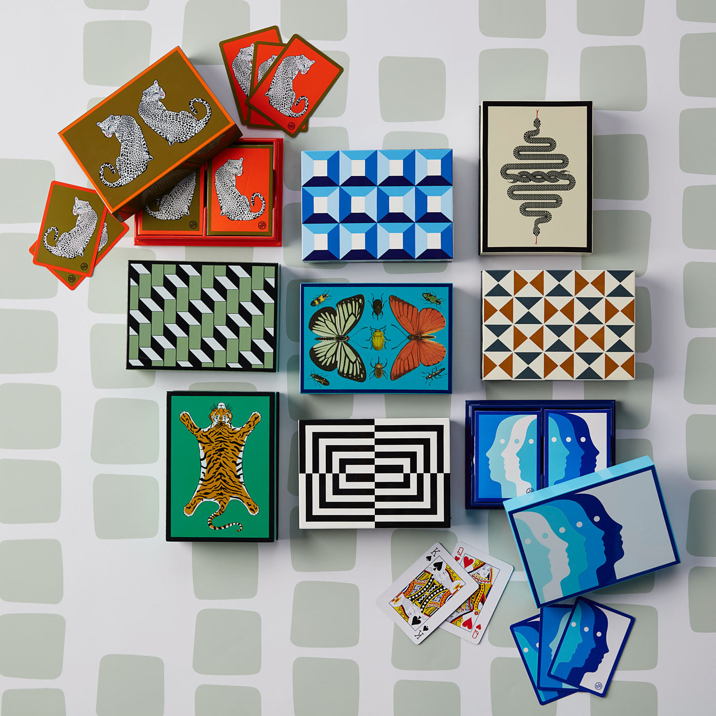 tiger lacquer card set green orange closed box - angle view