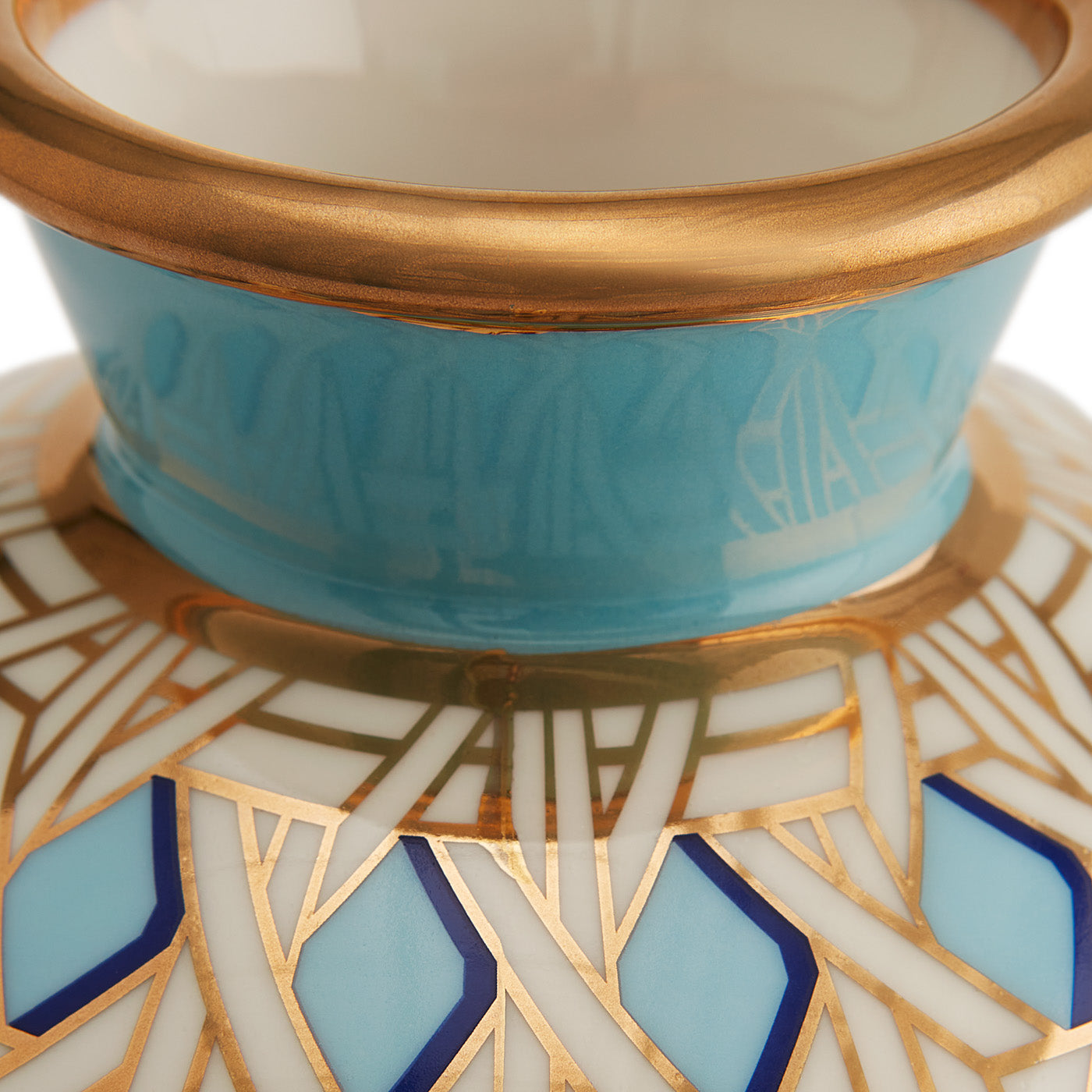 Basketweave Round Vase - details view