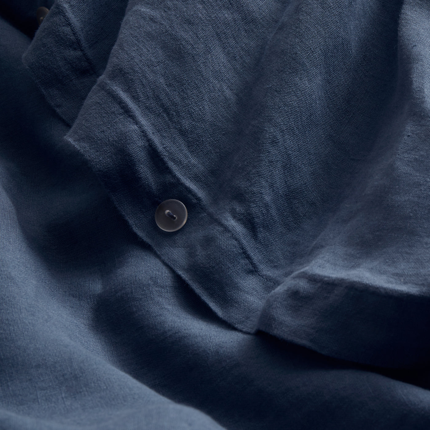 getaway linen duvet set indigo - detail view