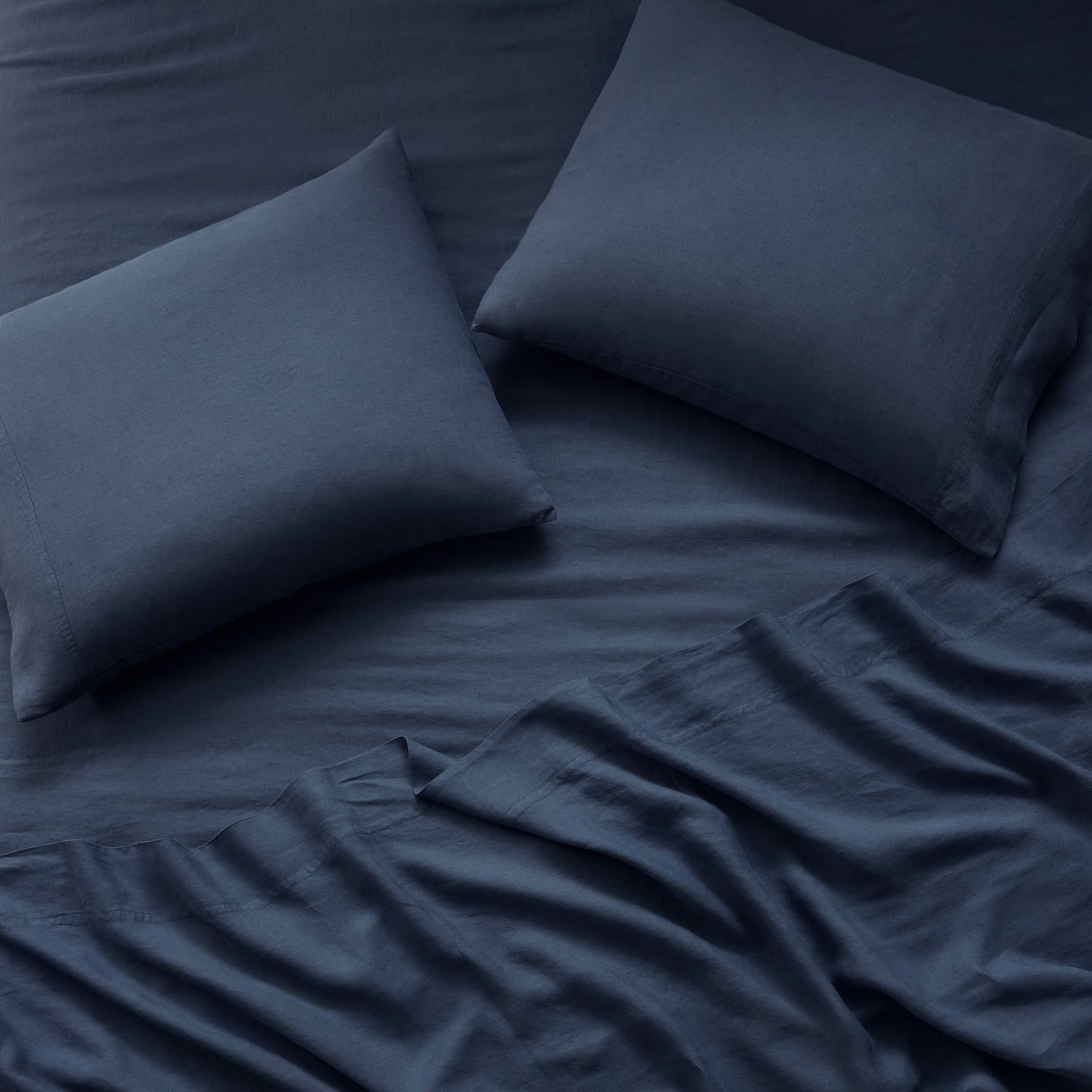 getaway linen sheet set indigo - styled view