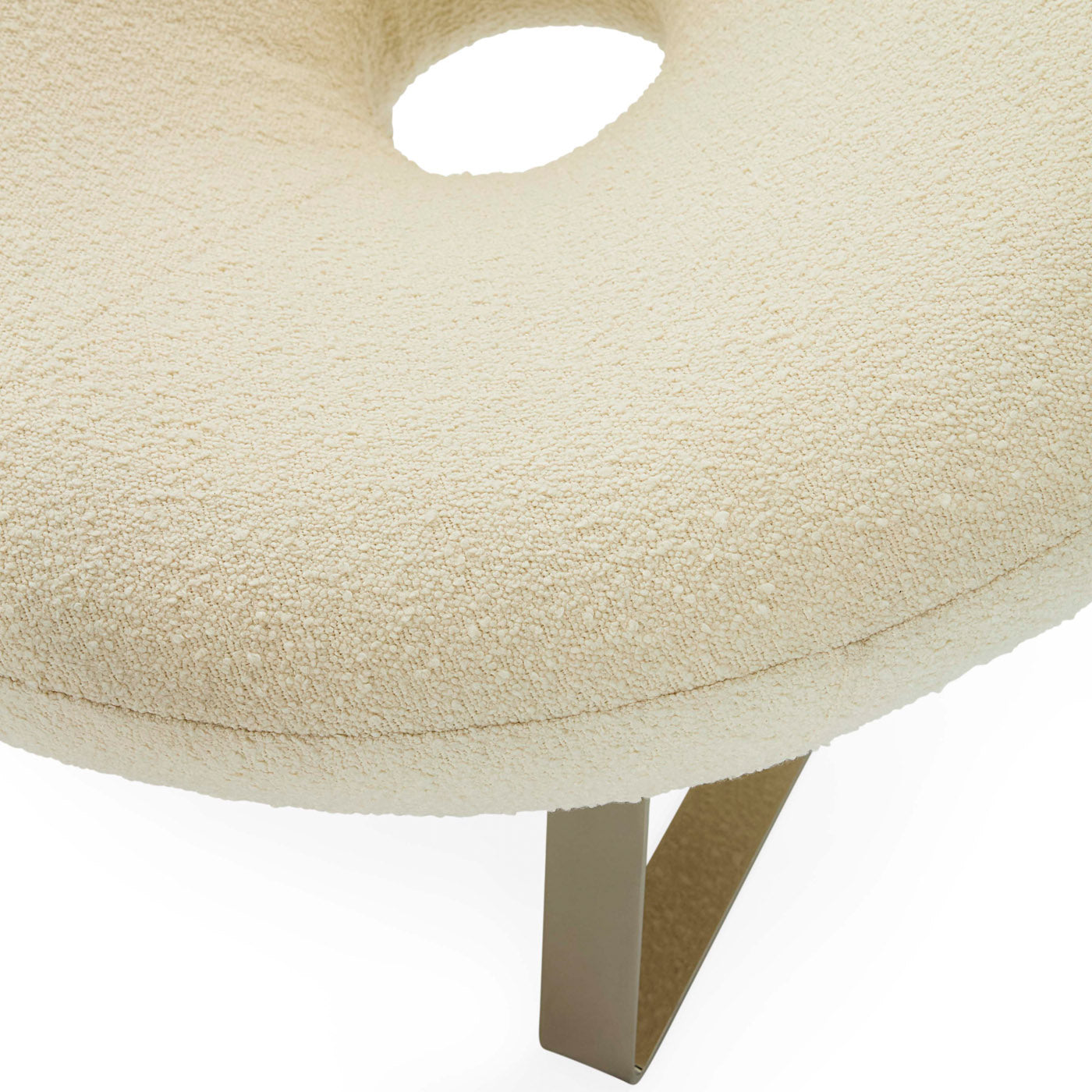 Saturn Lounge Chair in olympus ivory - details view