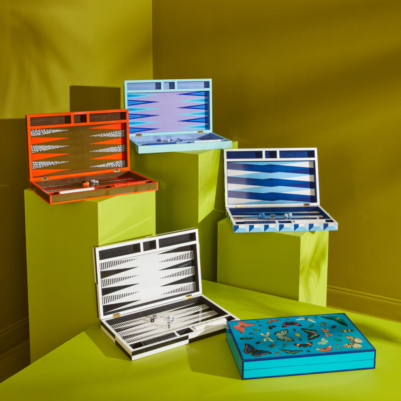 Leopard Backgammon Set - angle view