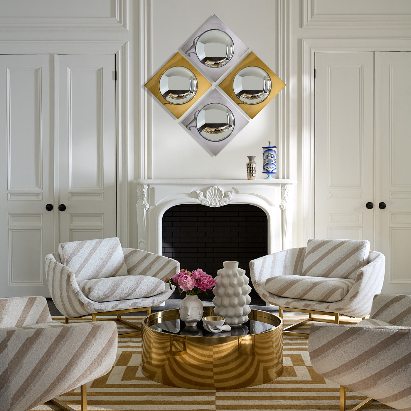 Georgia Giant Vase with Globo Mirrors