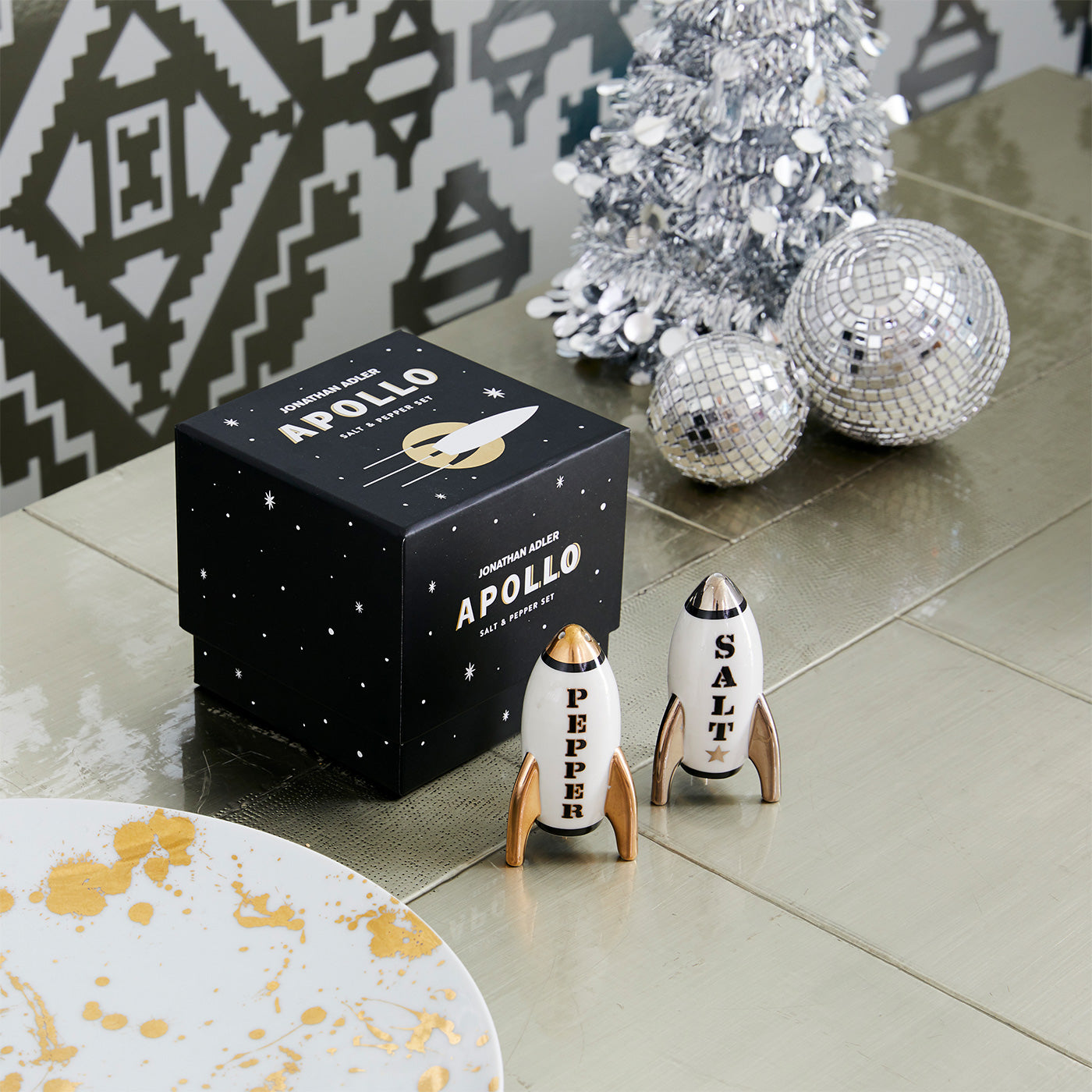 apollo salt and pepper set porcelain black white gold with box - angle view 2