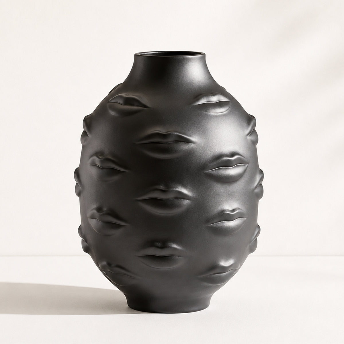 Muse Noir Vase