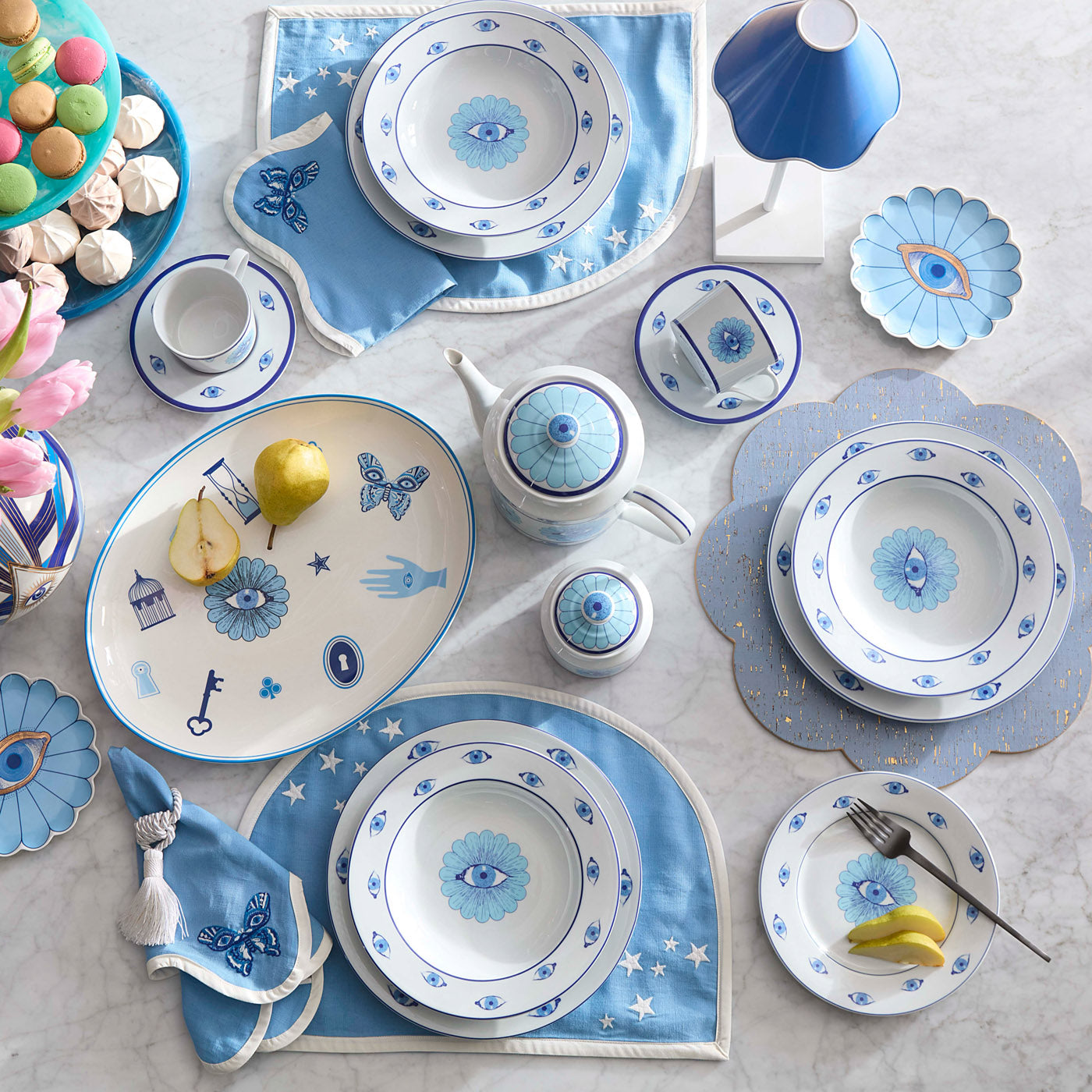 Fleur Canapé Plate Set - table view