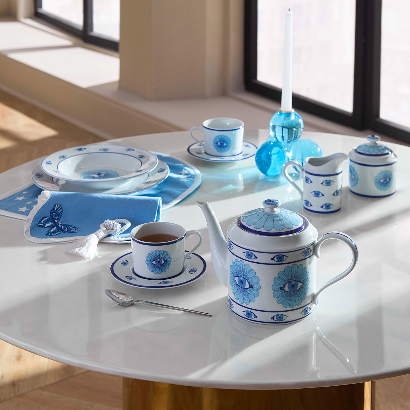 Druggist Teapot - table view