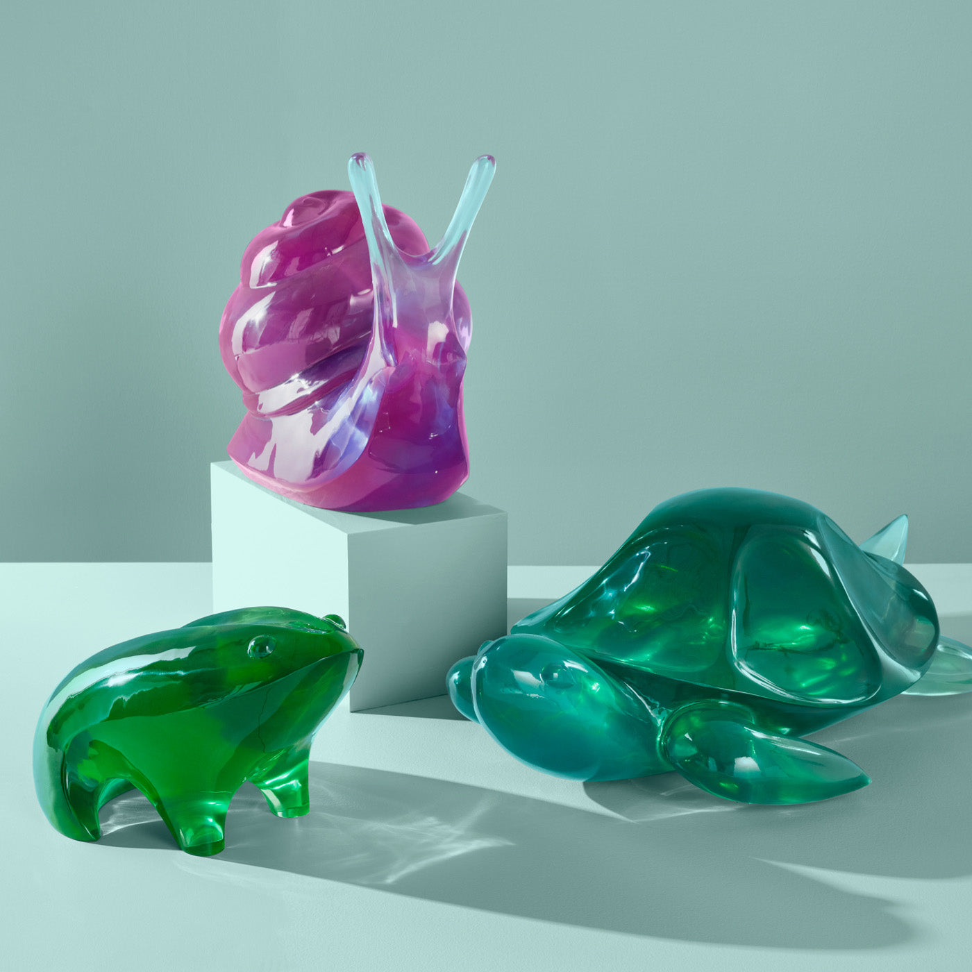 giant acrylic frog green - angle view