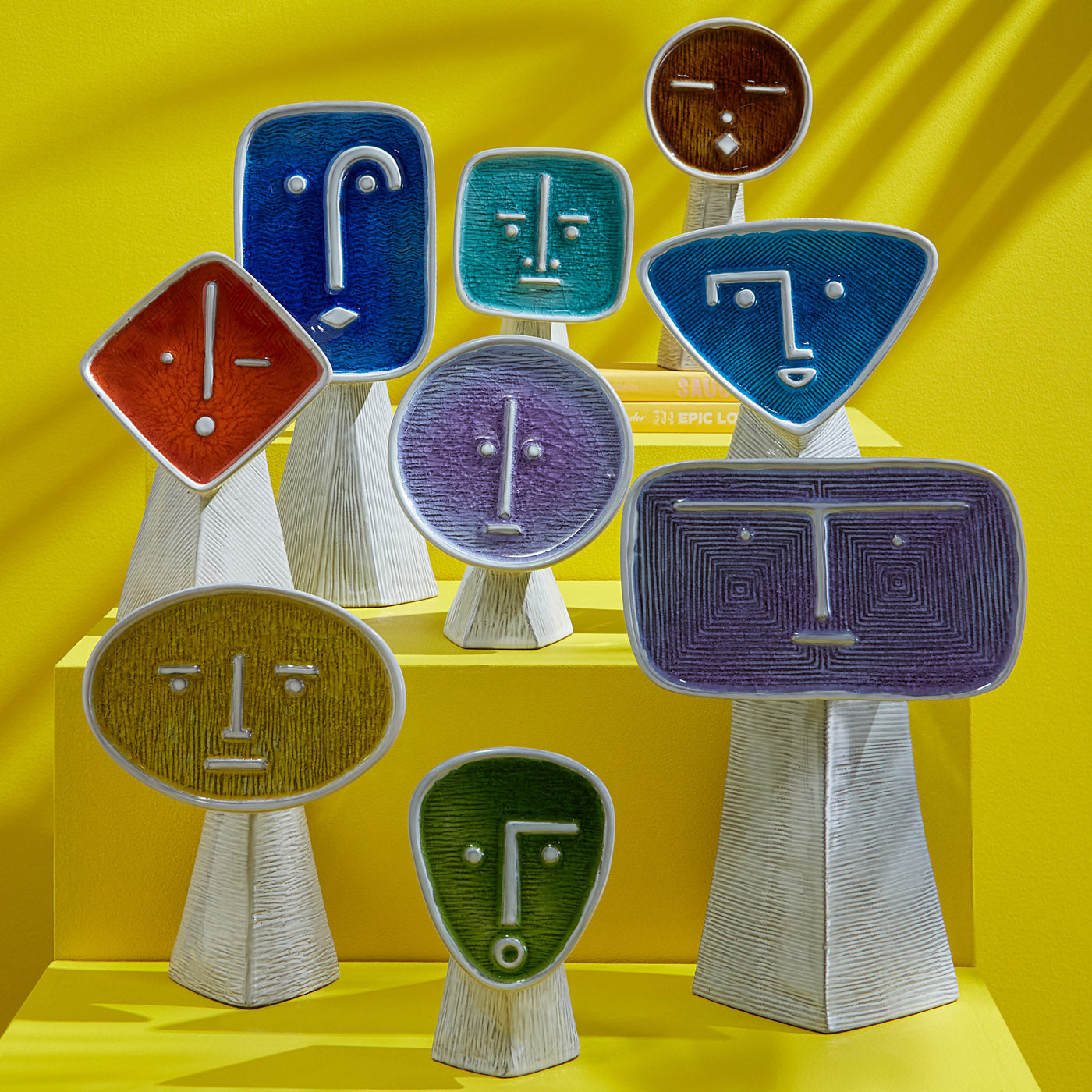 Les Amis Surpris Vase Group View