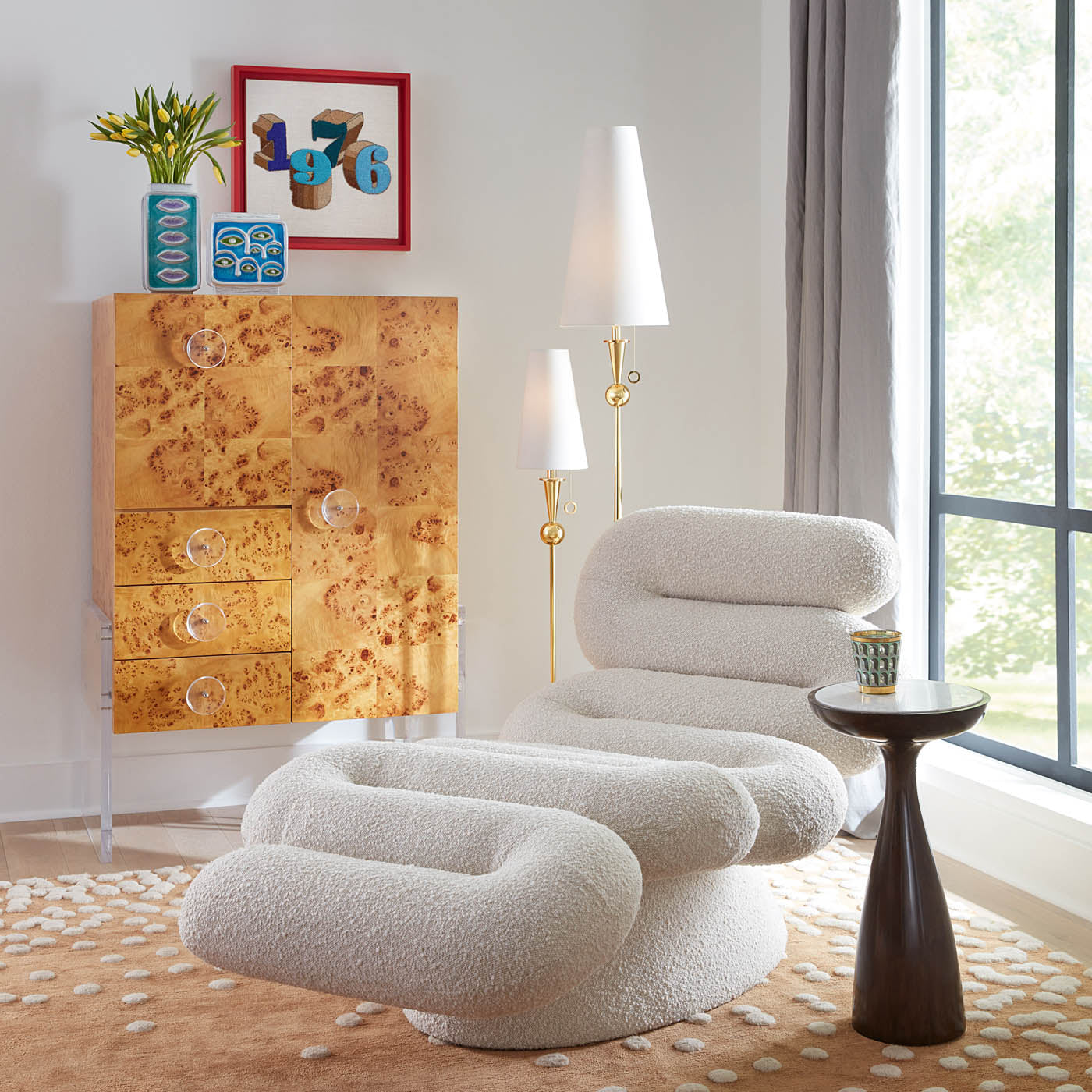 サーペンタイン シェーズ Serpentine Chaise in Boucle Upholstery | Jonathan Adler