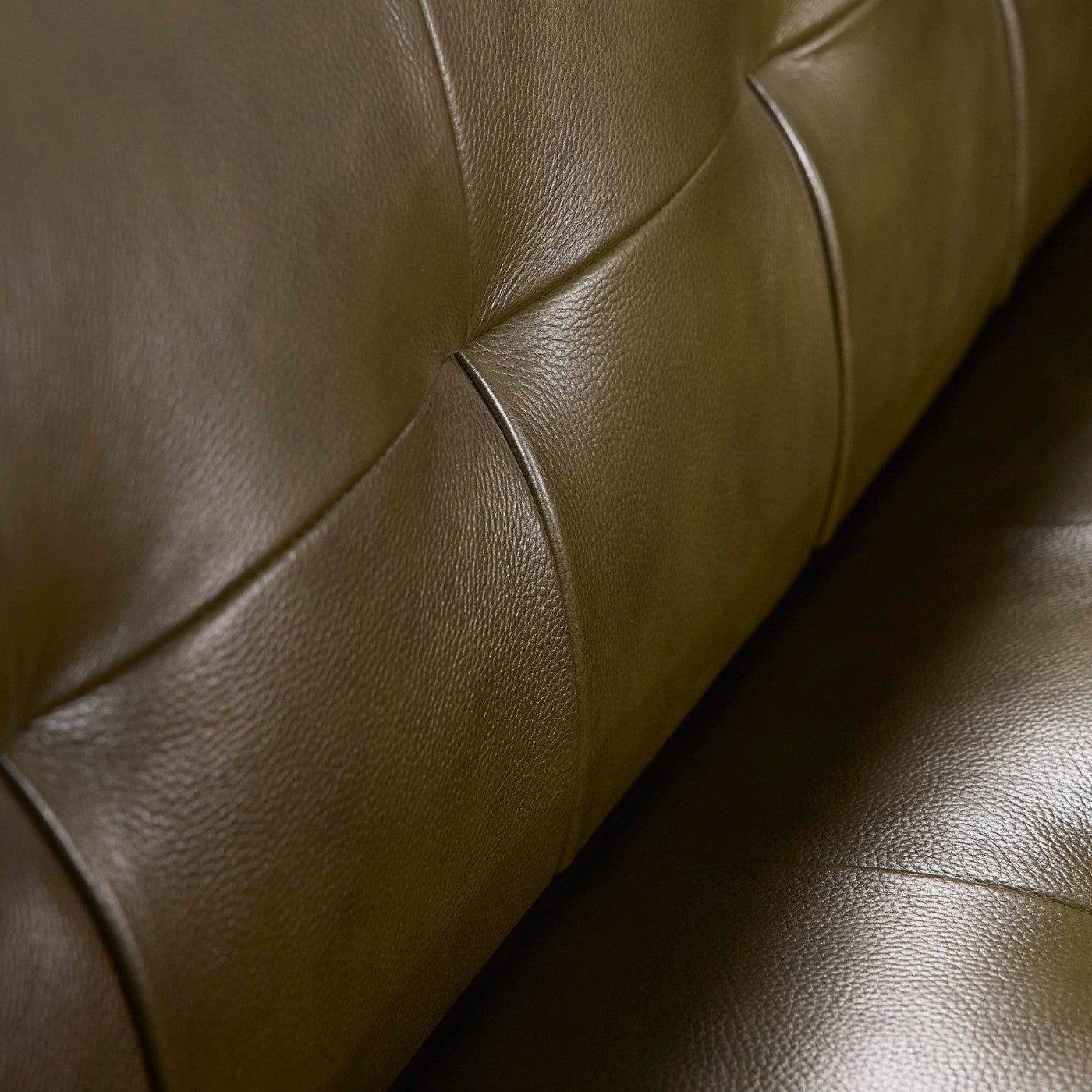 claridge apartment sofa olive leather - detail view