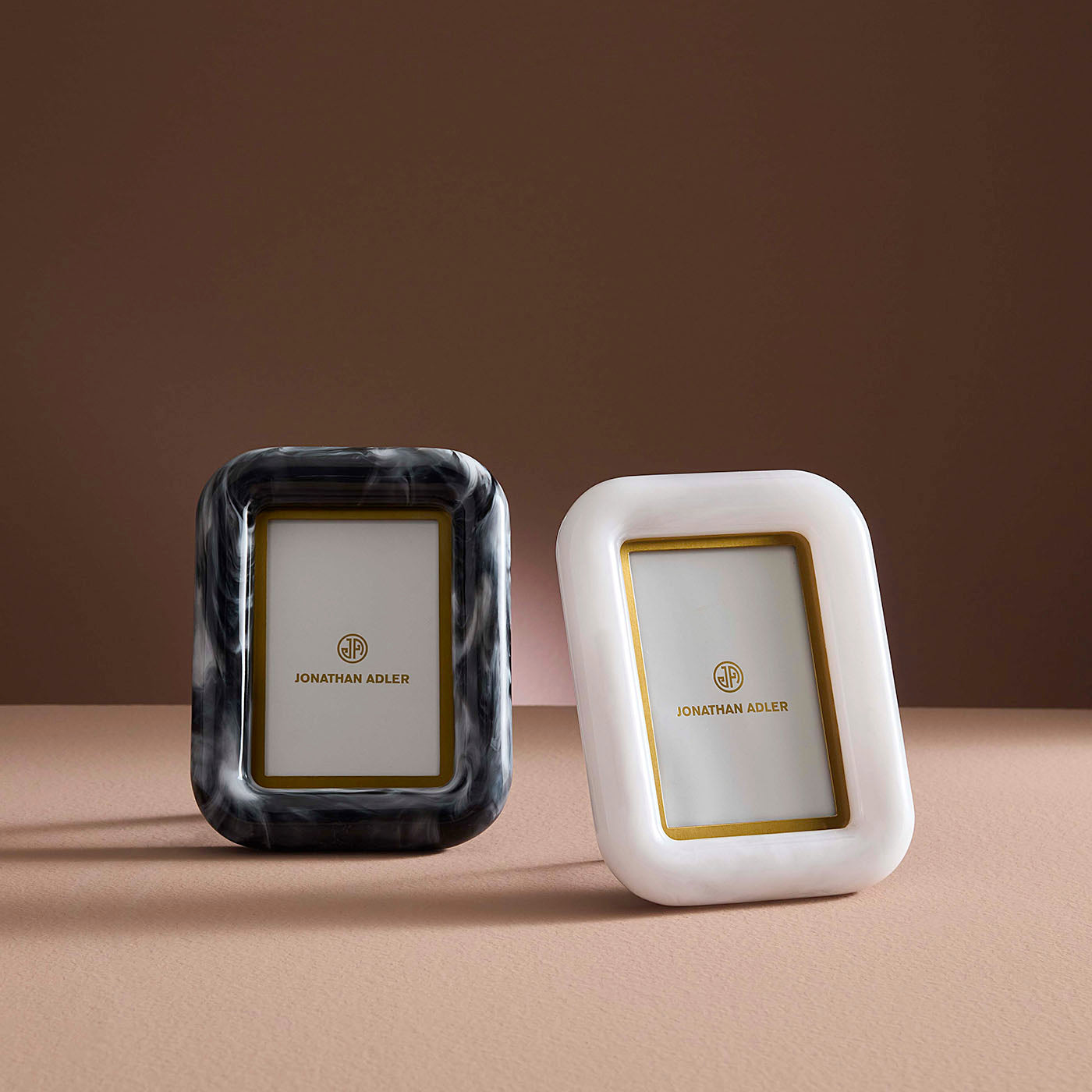 Como Black 4 x 6 Frame – Jonathan Adler