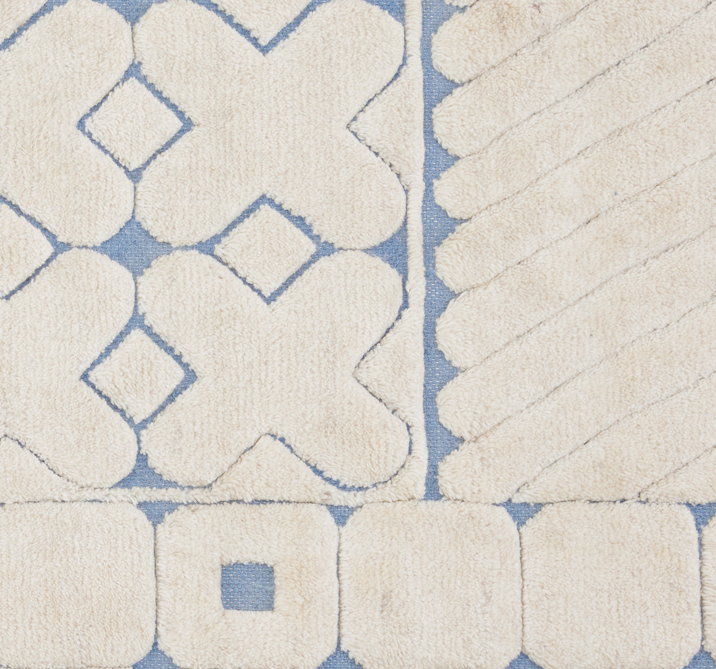 malmo hand-knotted rug wool blue and white - detail view