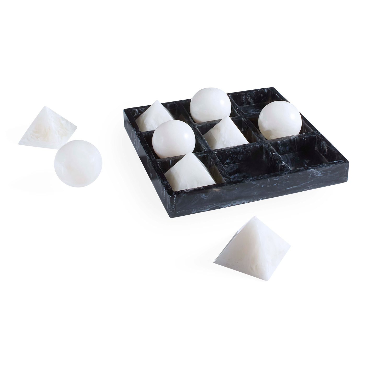 Mustique Black & White Tic-Tac-Toe Set - play view